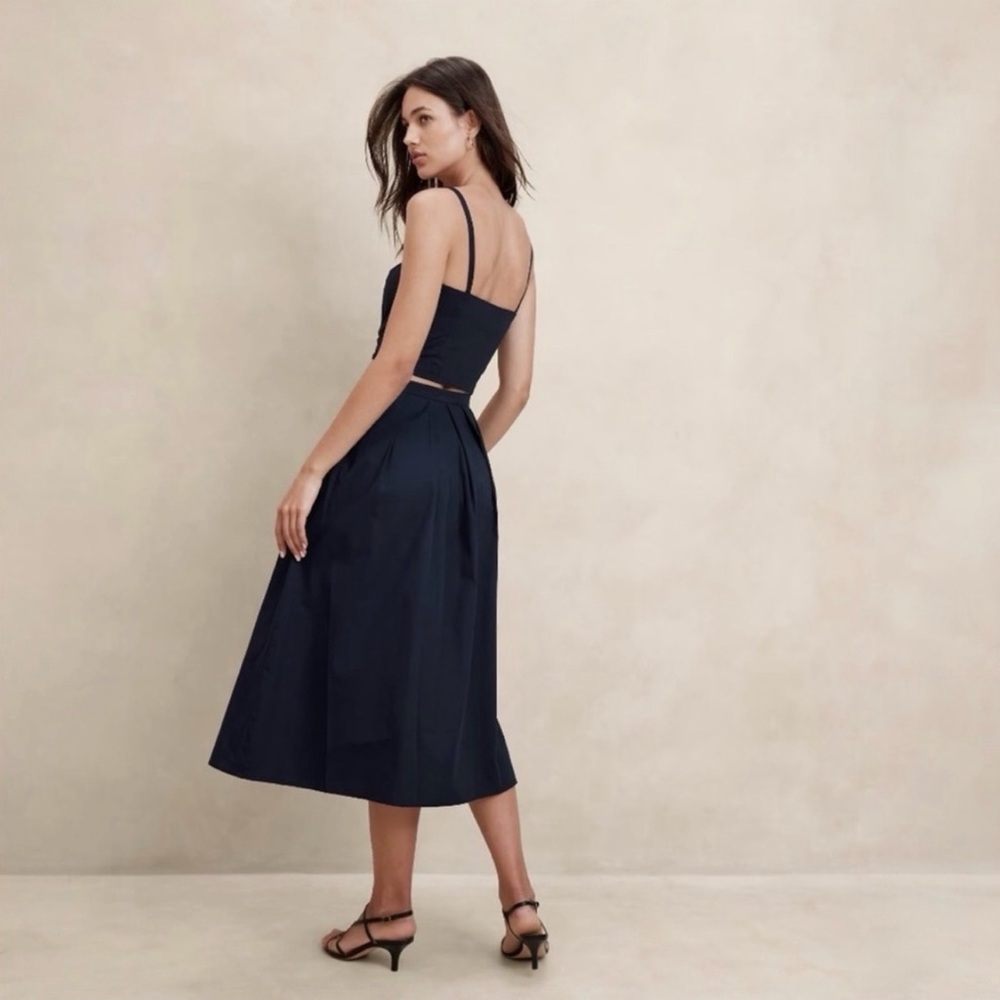 Banana Republic-Poplin pleated navy Midi Skirt